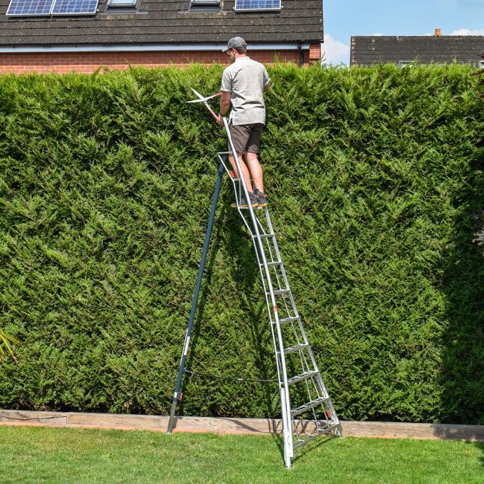 Henchman Tripod Ladder 3 Legs Adjustable - Sizes 5' to 12'.  5 Year Manufacturers Warranty